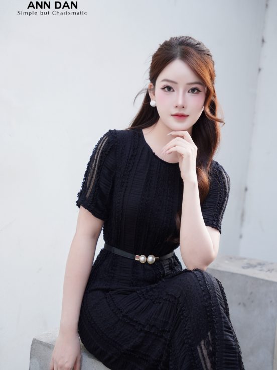 Đầm suông ren hoa lụa đen