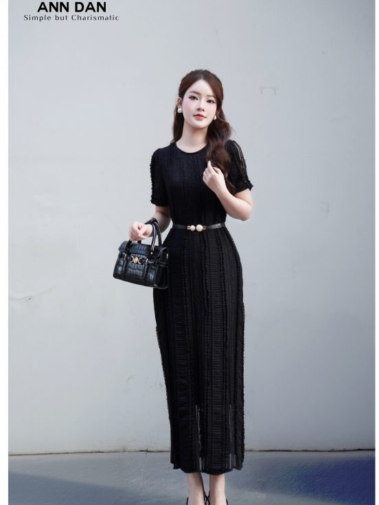 Đầm suông ren hoa lụa đen