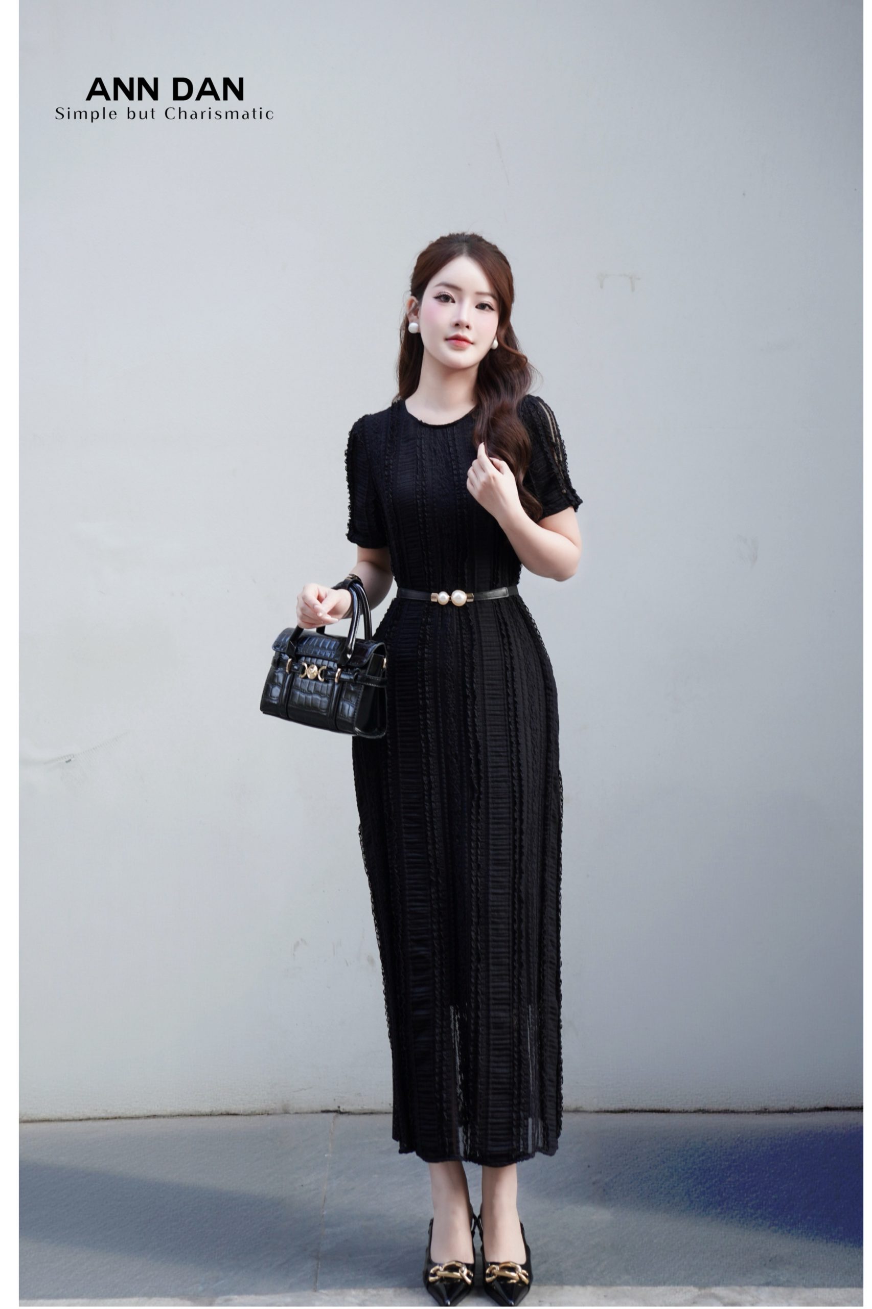 Đầm suông ren hoa lụa đen