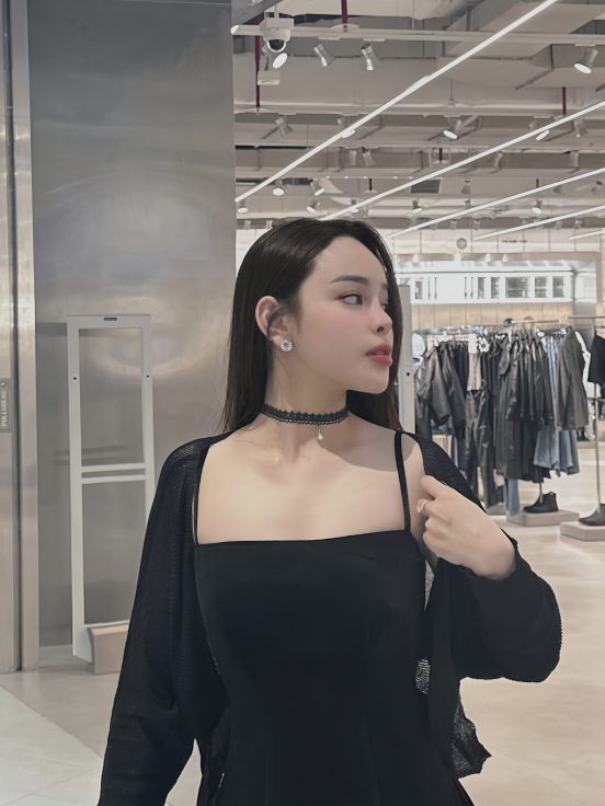 Set áo cardigan - đầm nhung 2 dây đen