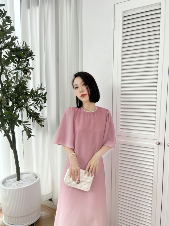 Đầm silk loang hồng phối viền trai