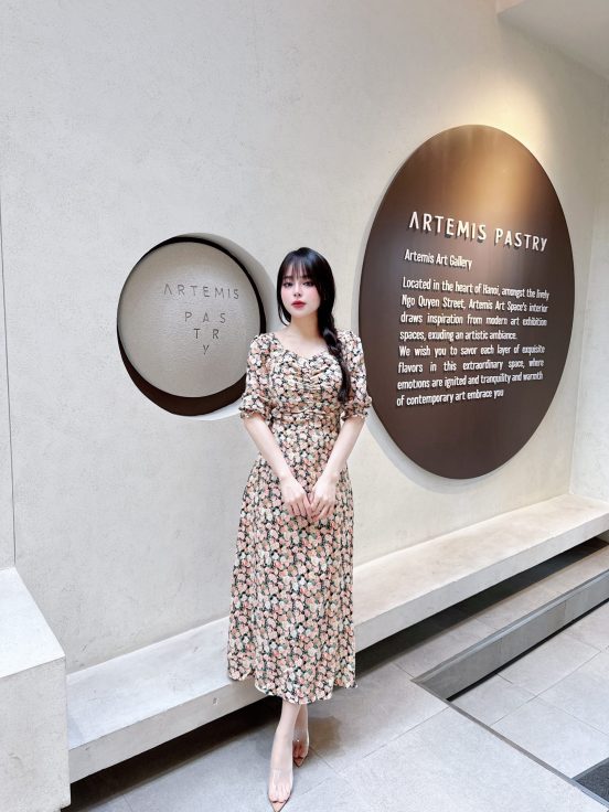 Đầm lụa hoa nhí cổ rộng