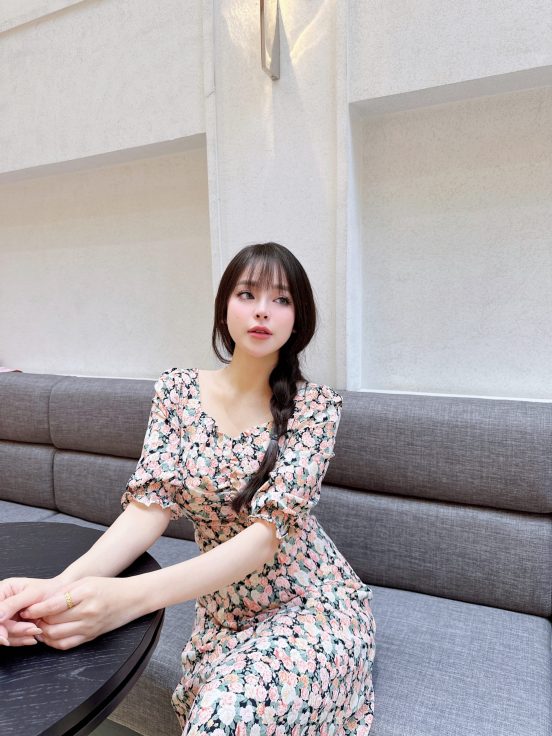 Đầm lụa hoa nhí cổ rộng