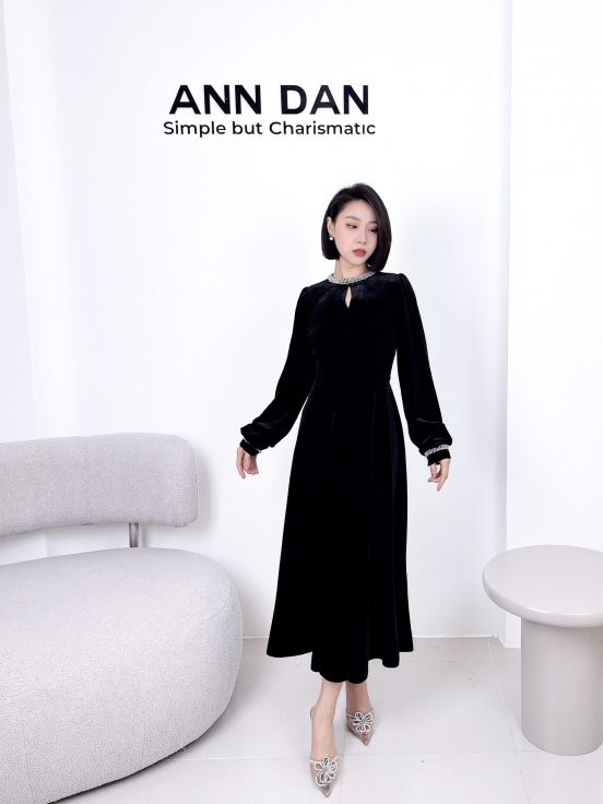 Đầm nhung cổ viền đá - Đen