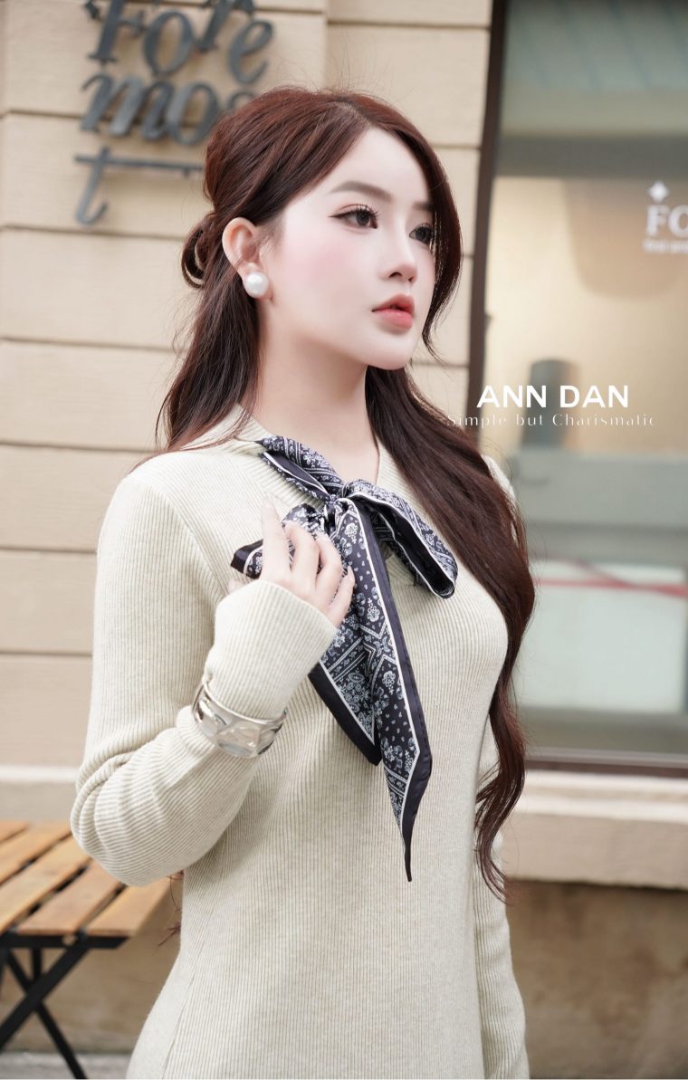 váy len cổ tim khăn lụa