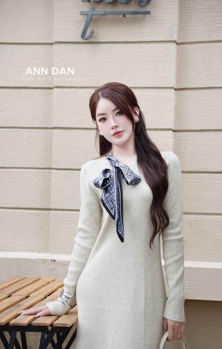 váy len cổ tim khăn lụa