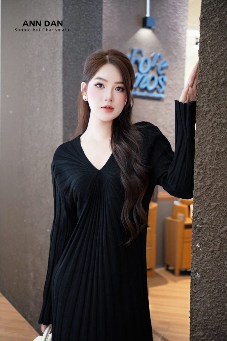 Váy len xếp ly đen