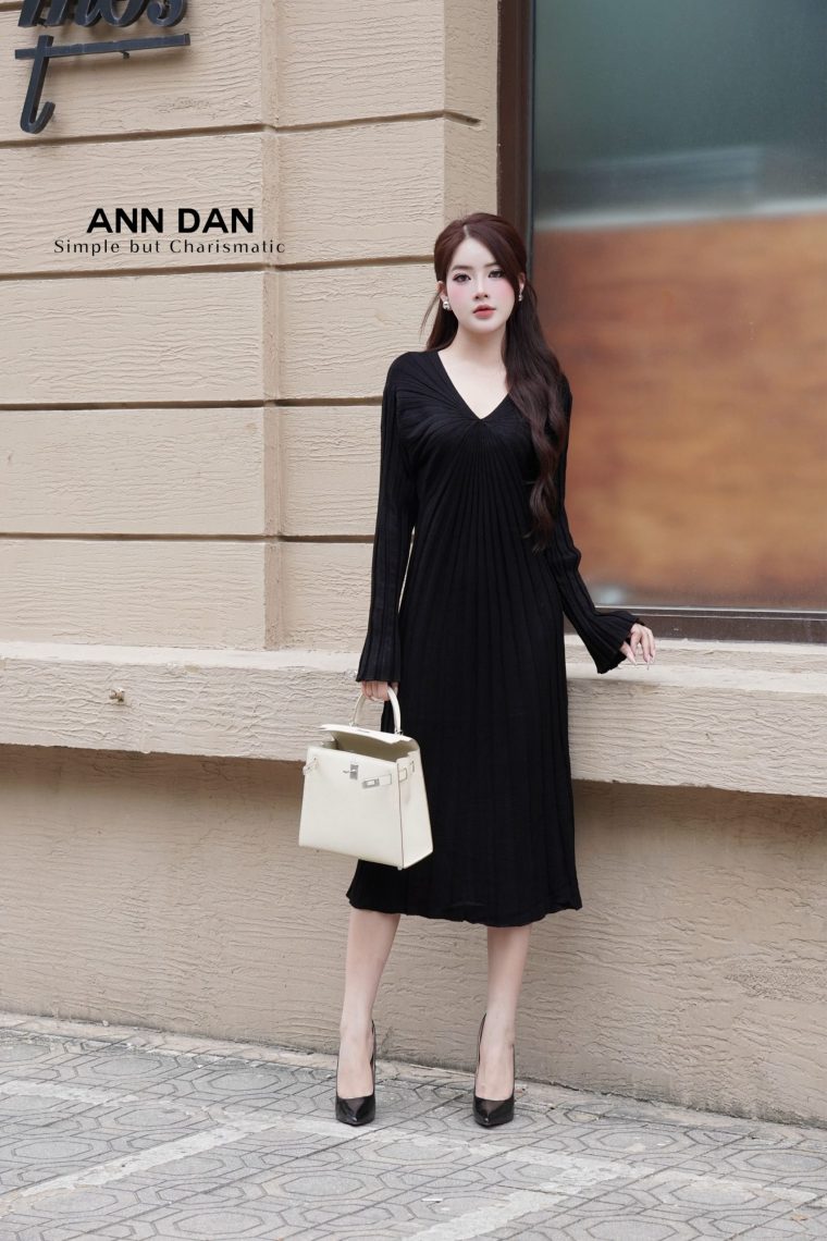 Váy len xếp ly đen