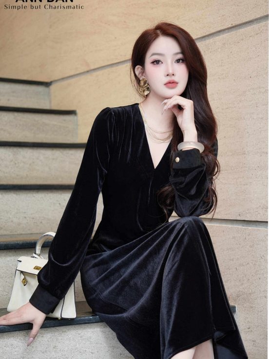 Đầm nhung cổ V