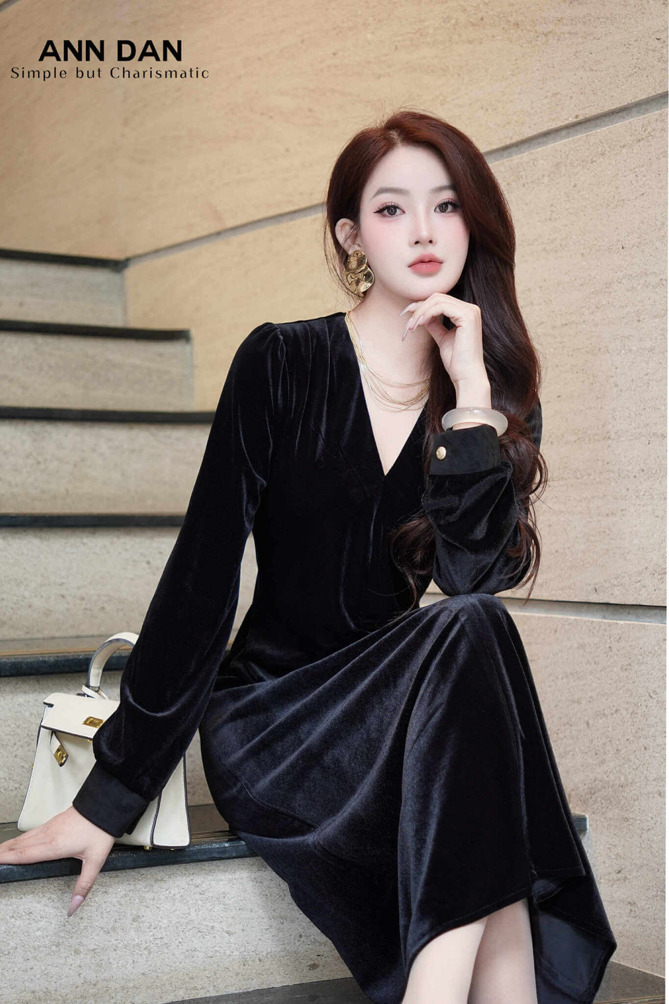 Đầm nhung cổ V nhún eo cúc đồng