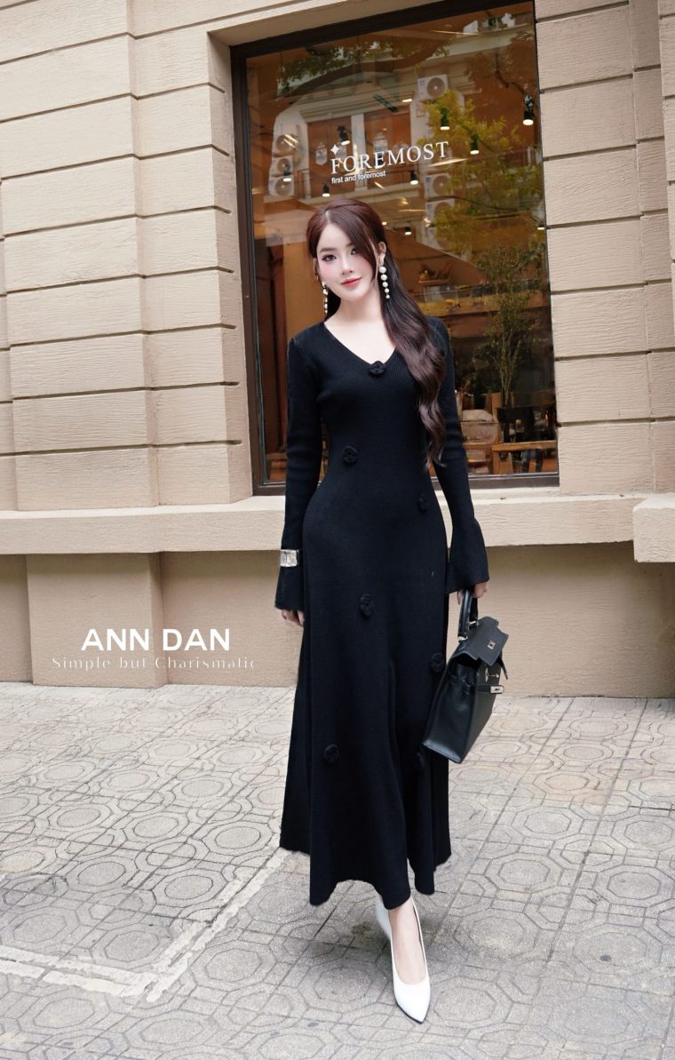 Váy len cổ tim hoa nổi