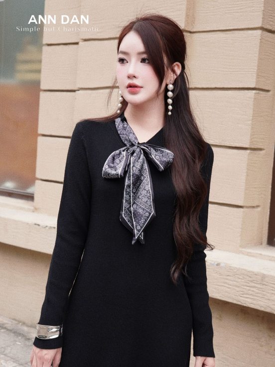 Váy len đen khăn lụa