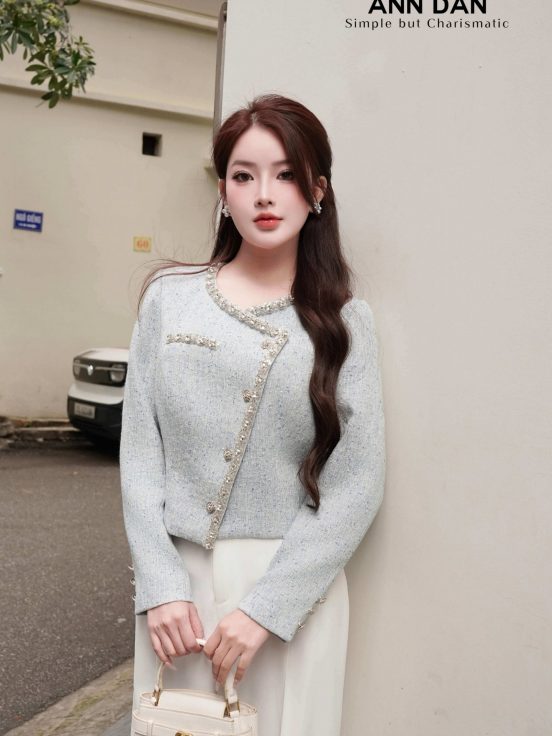 Áo dạ xanh viền đá