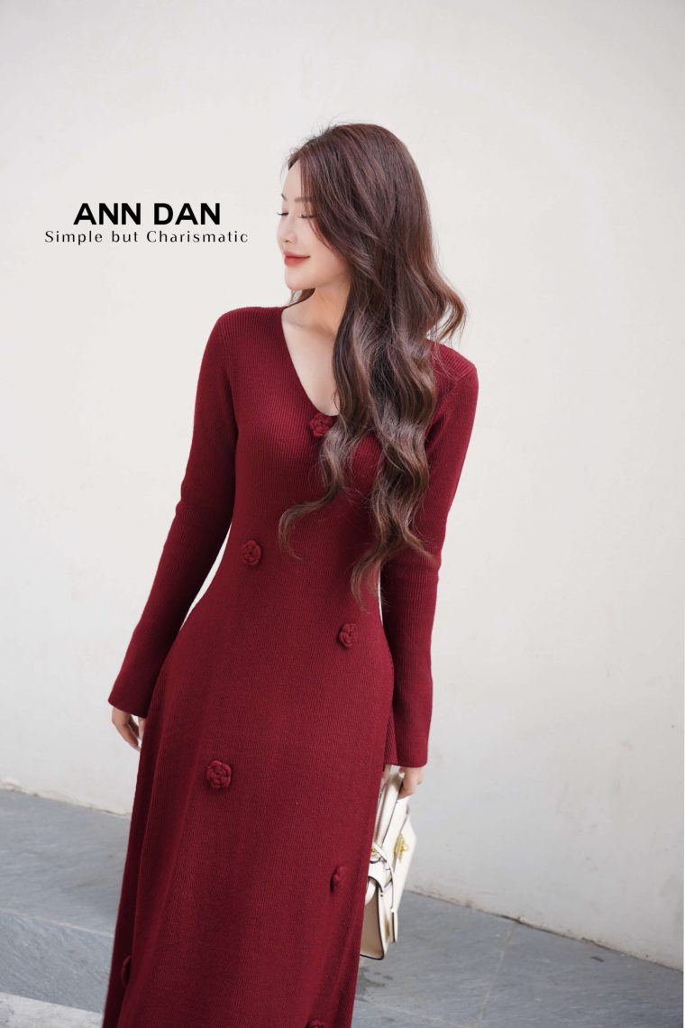 Váy len cổ tim hoa nổi