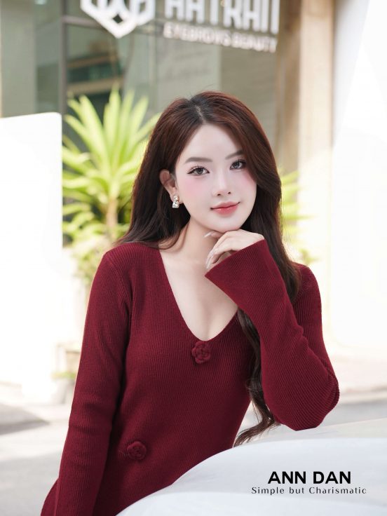 Váy len cổ tim hoa nổi