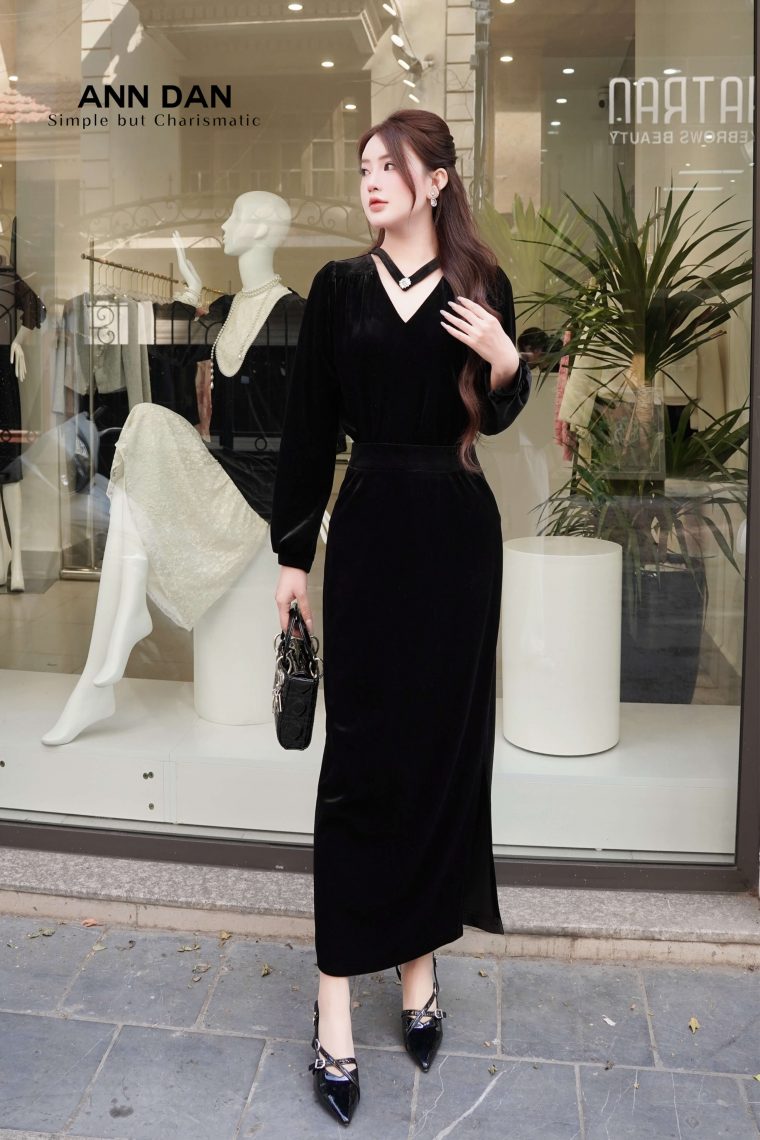 Set nhung đen cổ đính đá