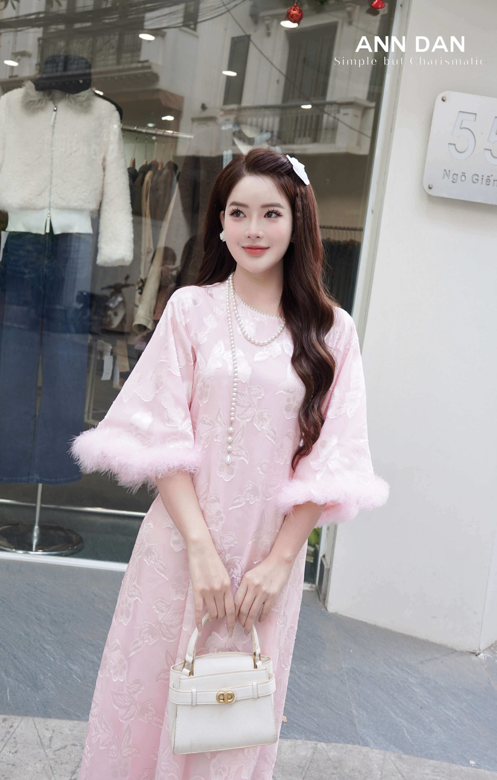 Đầm lụa thêu hoa tay lông – Cổ ngọc trai