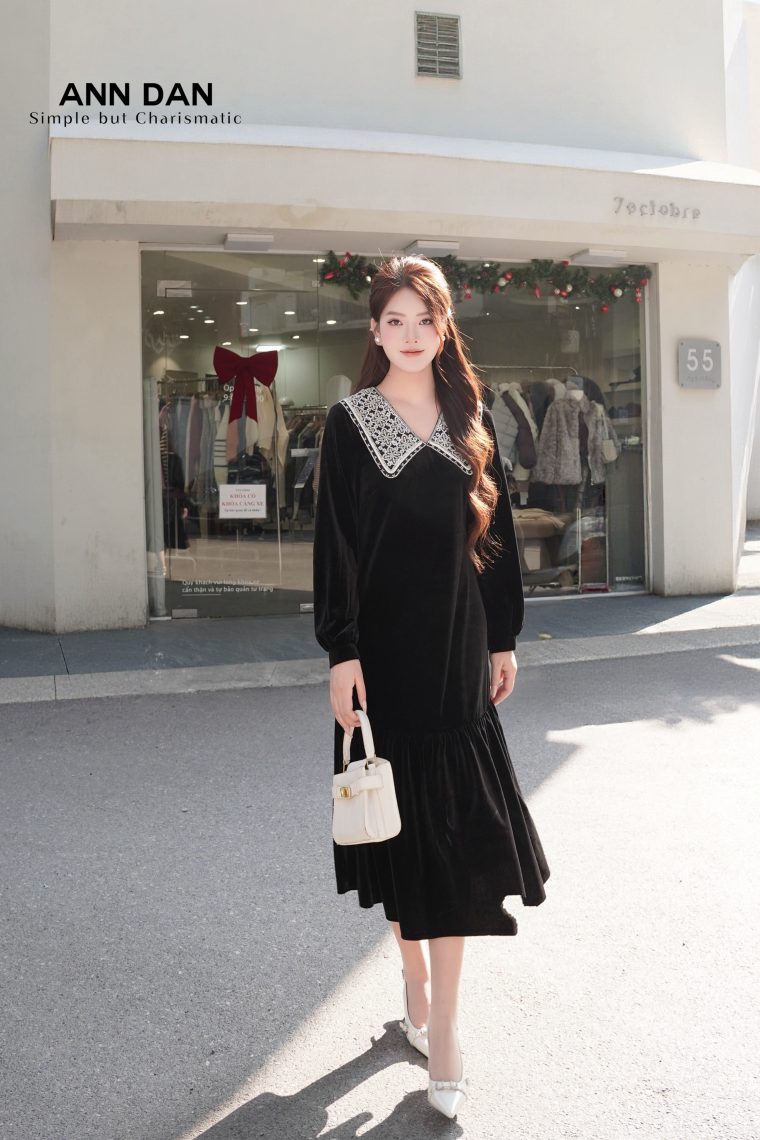 Đầm nhung đen viền cổ đá 1
