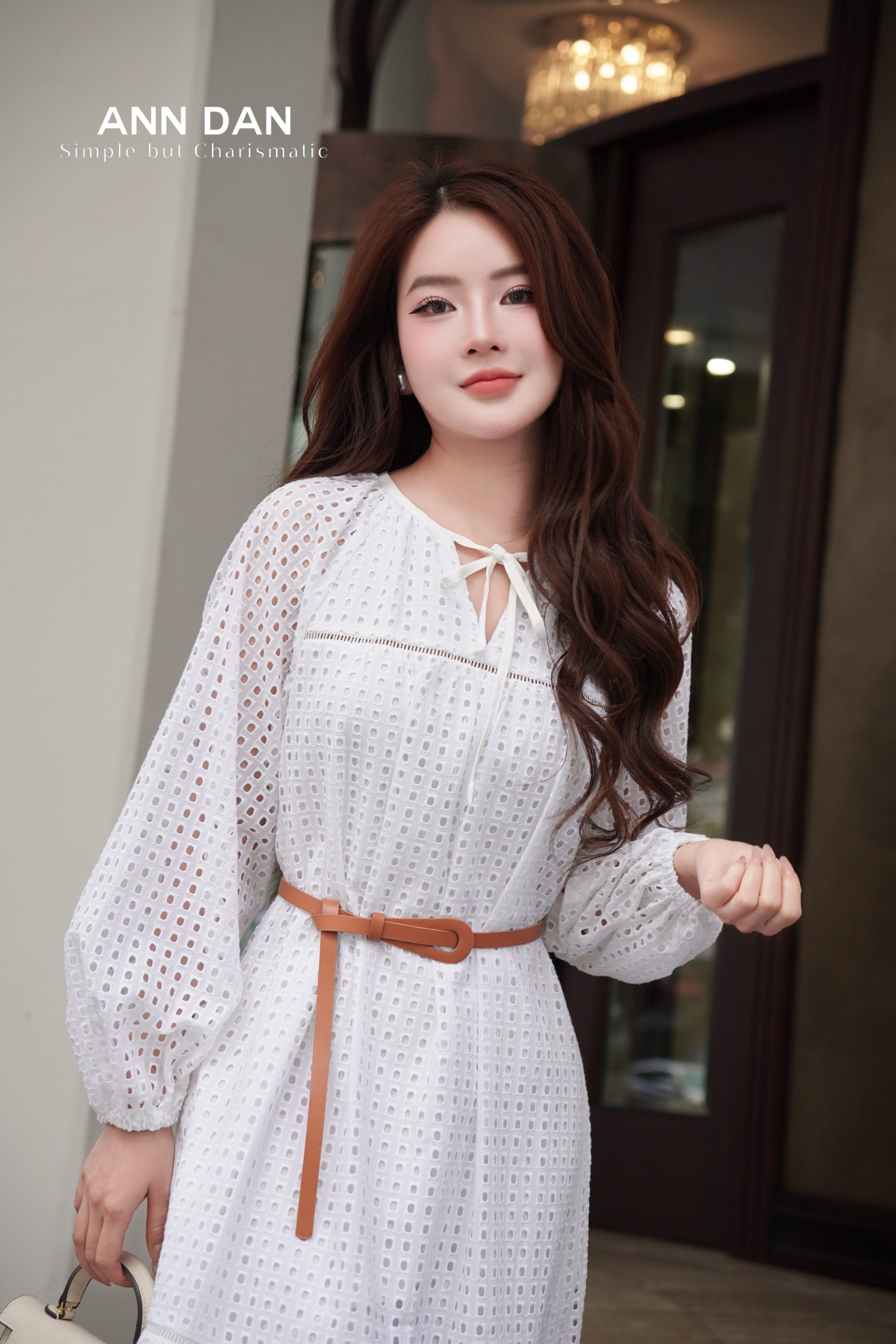 Đầm boy thêu phối ren đai da nâu – Trắng