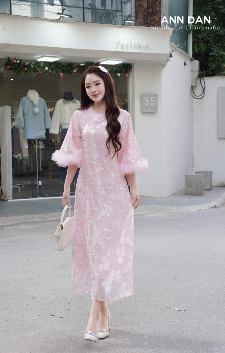 Đầm lụa thêu hoa tay lông