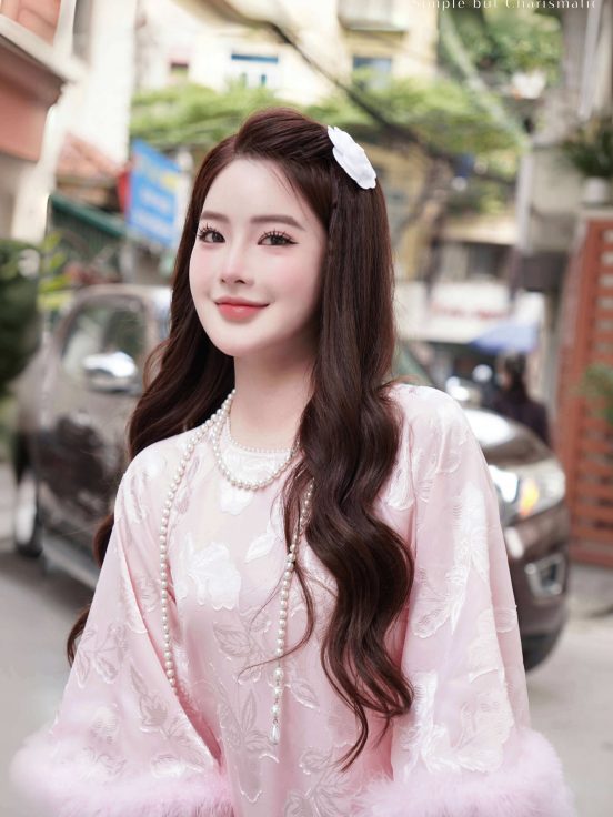 Đầm lụa thêu hoa tay lông