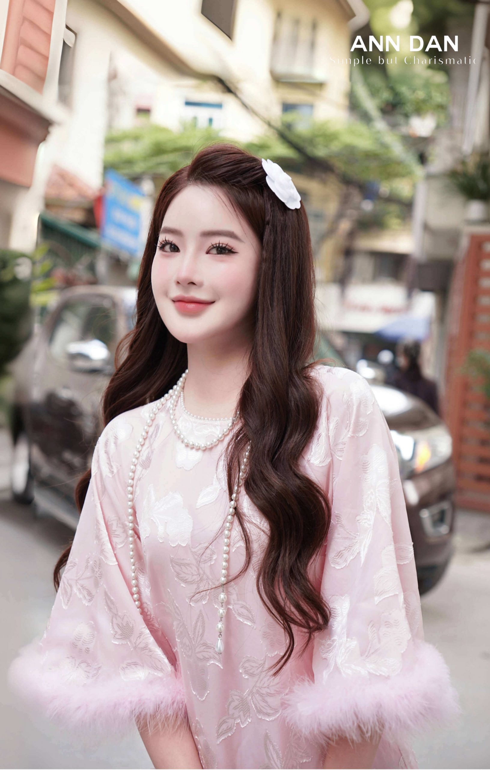 Đầm lụa thêu hoa tay lông – Cổ ngọc trai