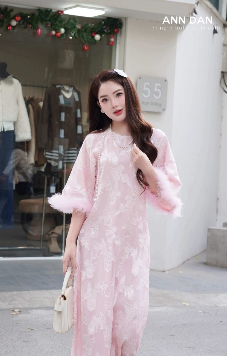 Đầm lụa thêu hoa tay lông