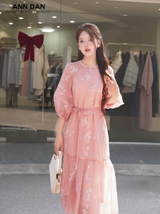 Đầm lụa thêu hoa hồng 1