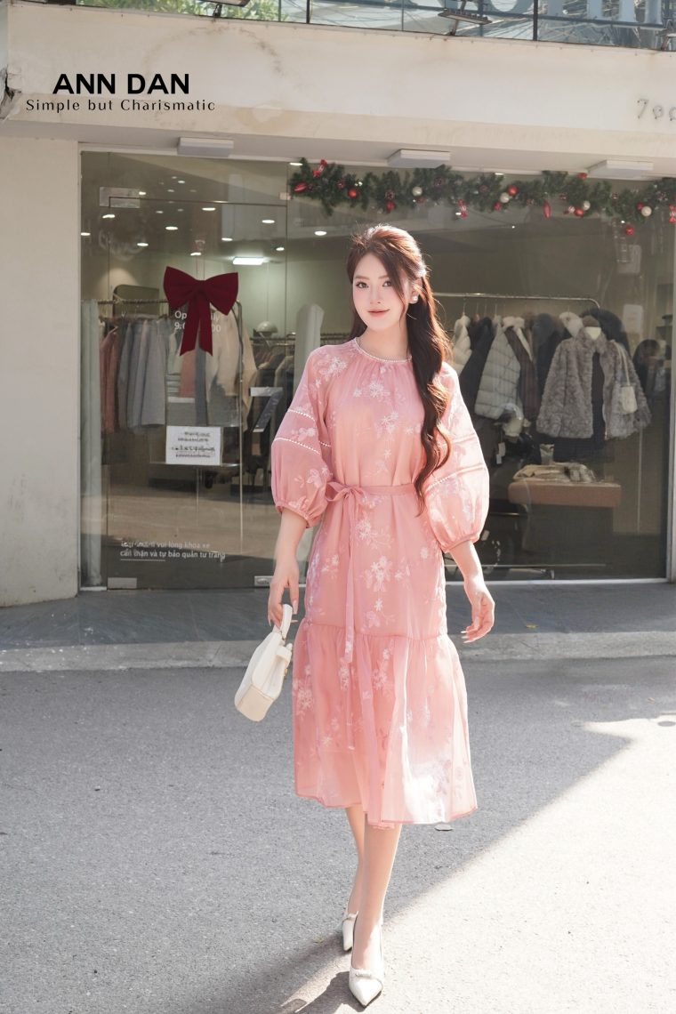 Đầm lụa thêu hoa hồng 3