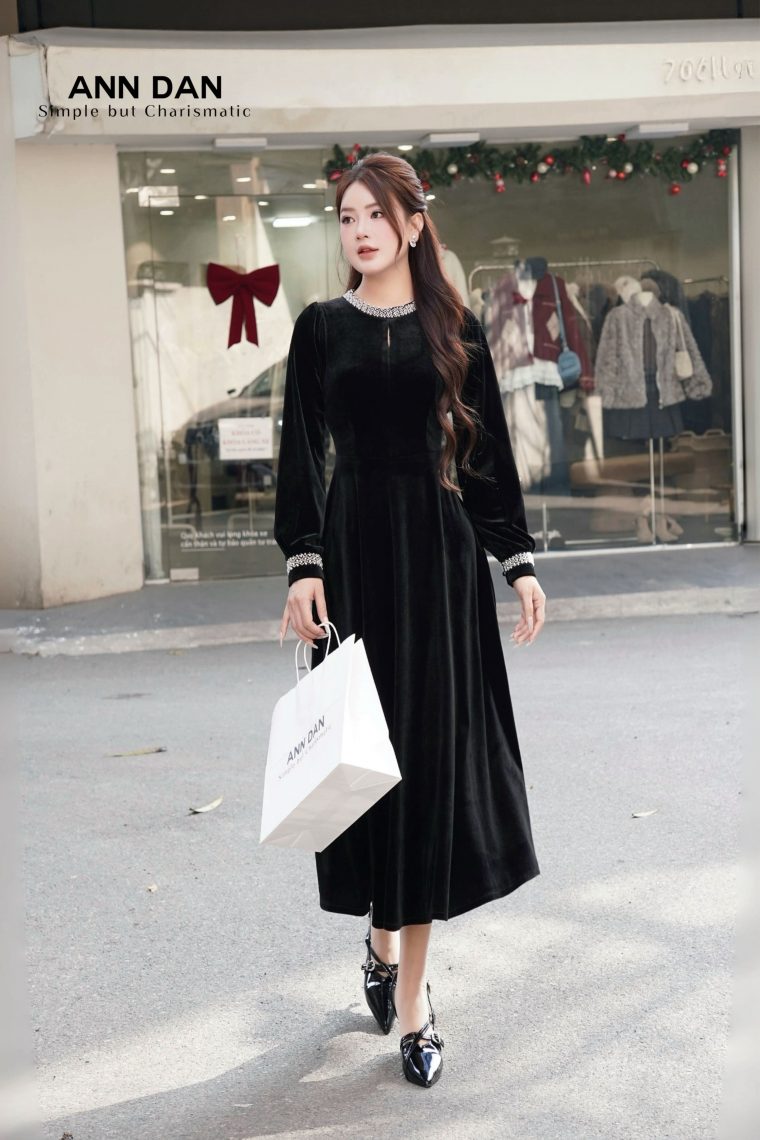 Đầm nhung dự tiệc cổ đính đá `1