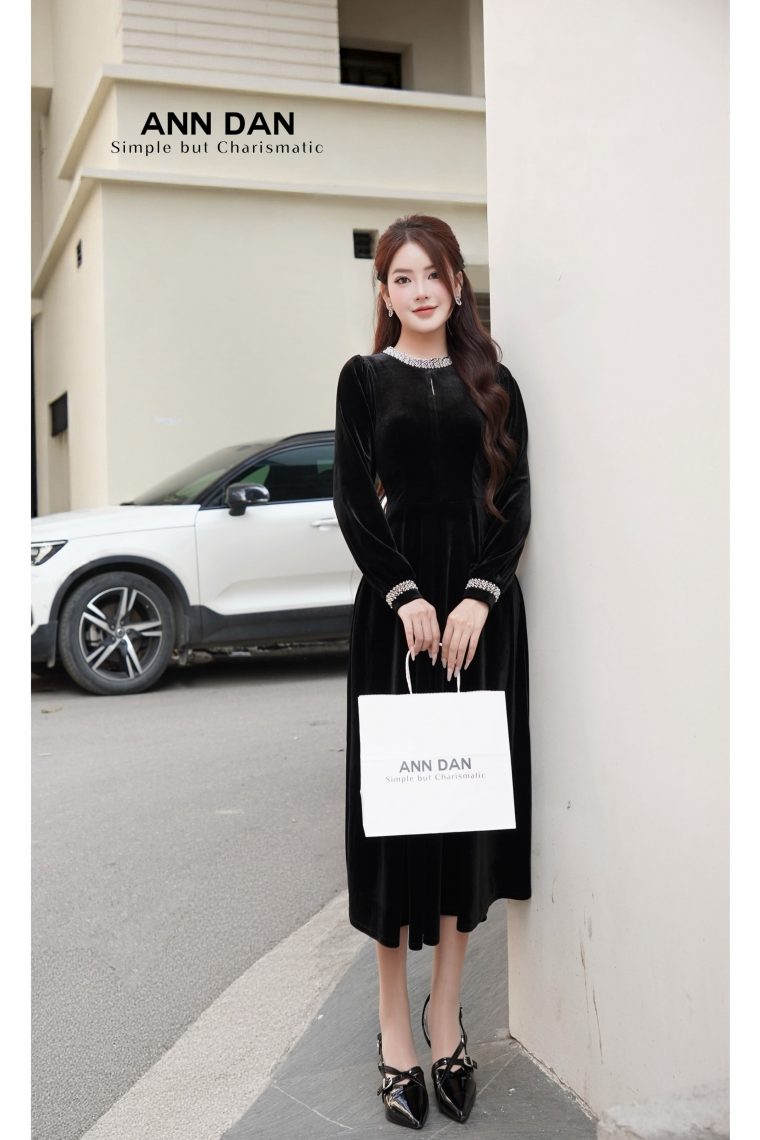 Đầm nhung dự tiệc cổ đính đá 2