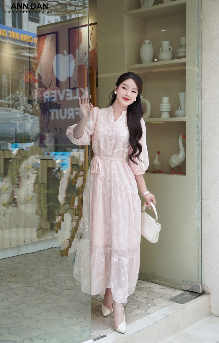 Đầm tơ ép thêu hoa – Hồng q1