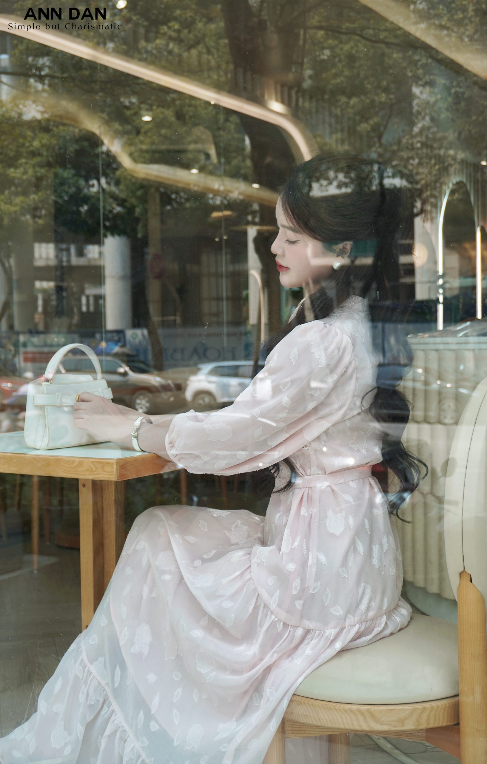 Đầm tơ ép thêu hoa – Hồng