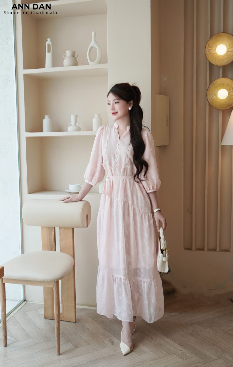 Đầm tơ ép thêu hoa – Hồng e