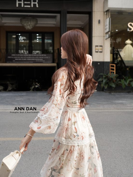 Đầm hoa vàng phối ren qư