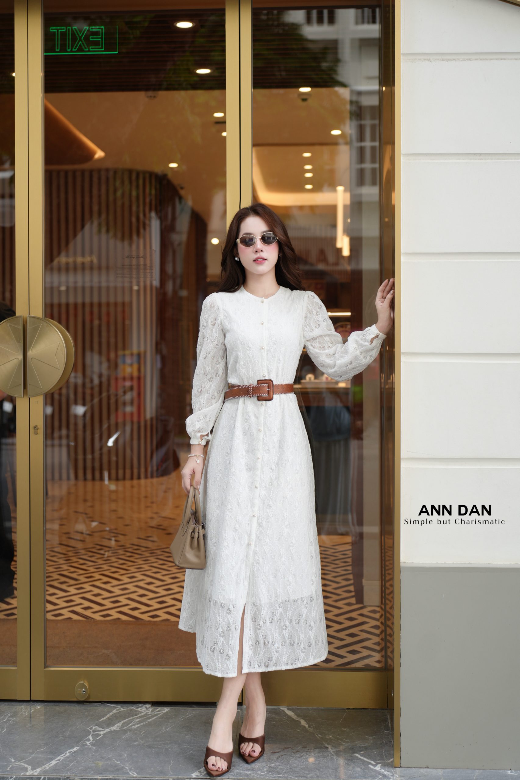 Đầm ren cúc ngọc cổ tròn kèm đai da nâu