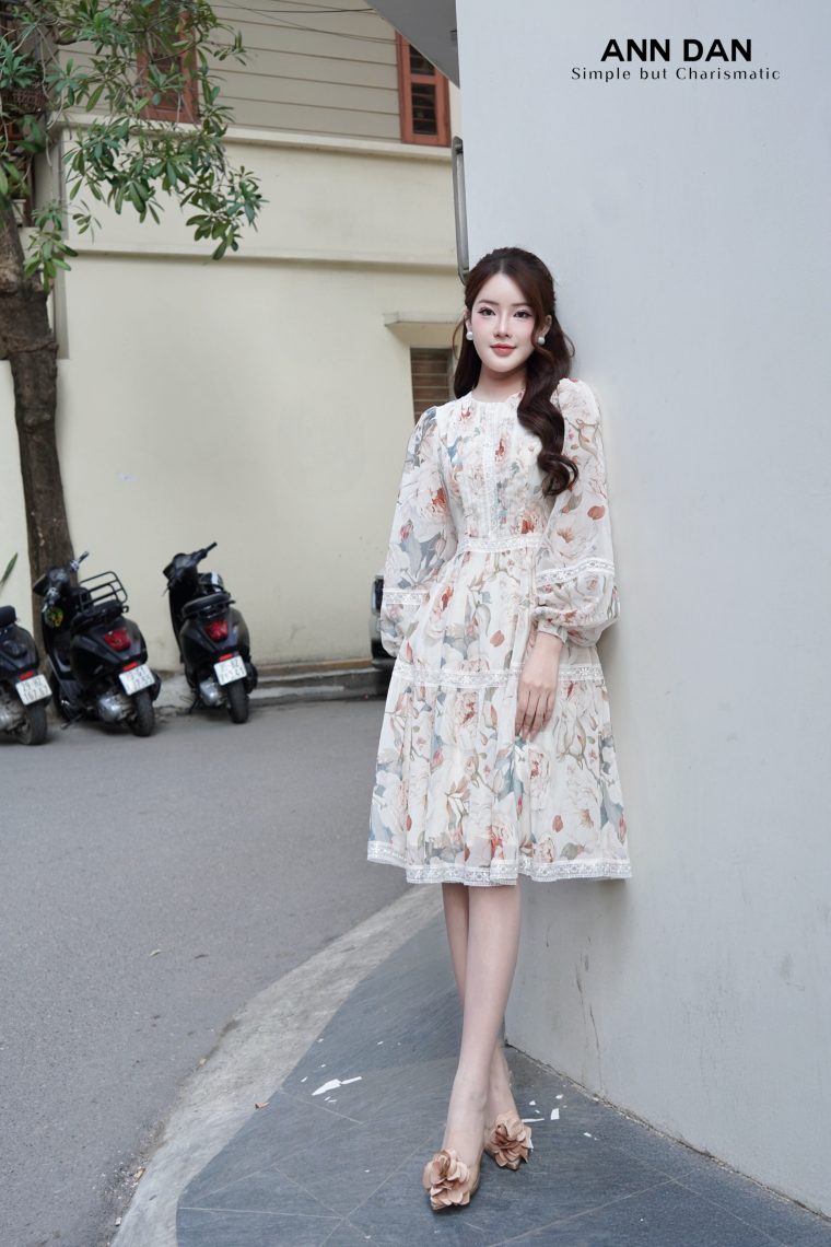 Đầm hoa vàng phối ren e
