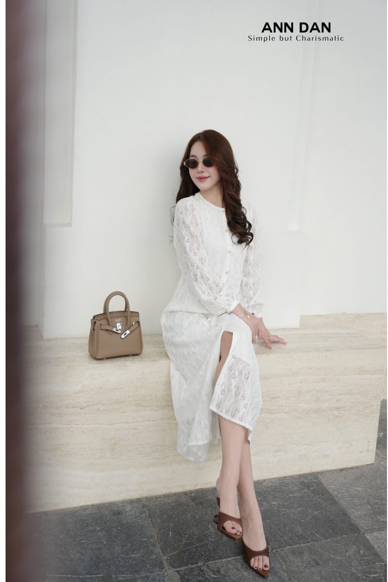 Đầm ren cúc ngọc cổ tròn kèm đai da nâu 1