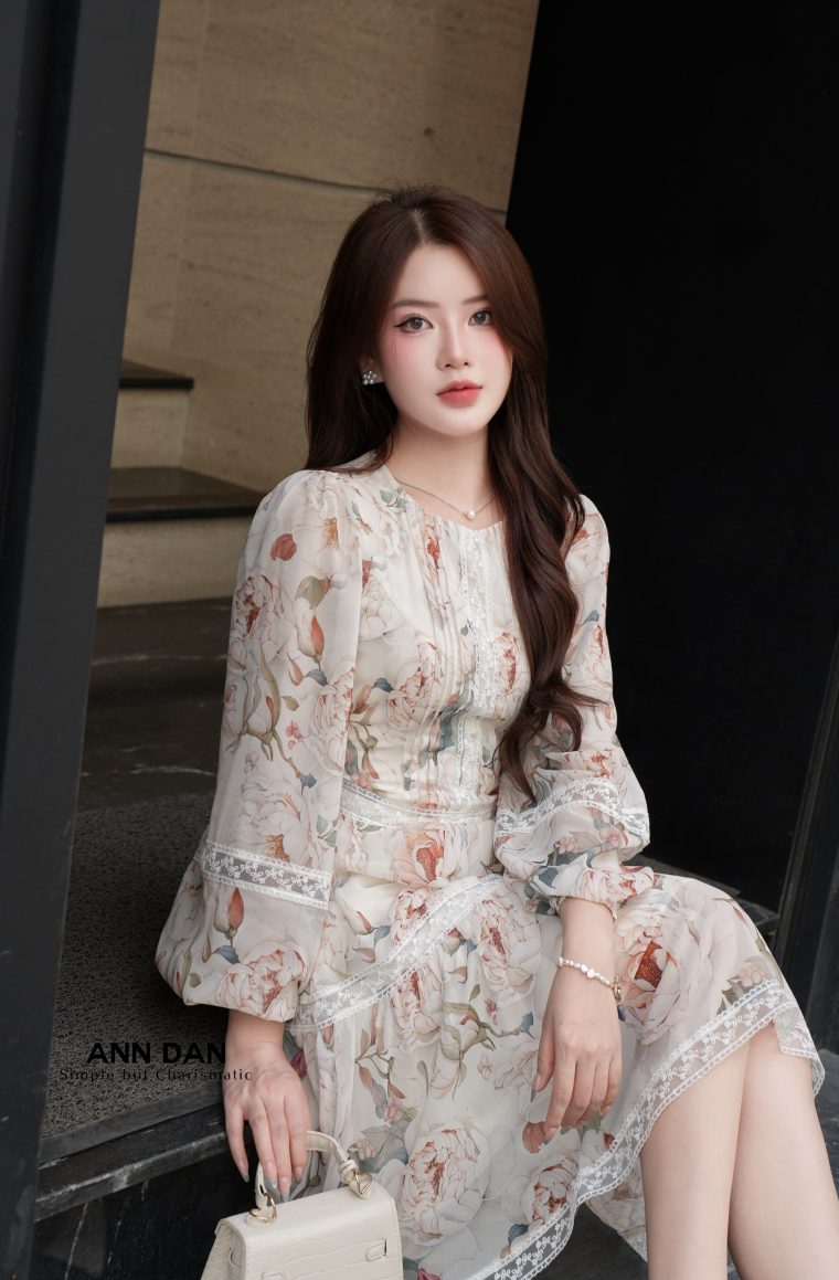 Đầm hoa vàng phối ren qư