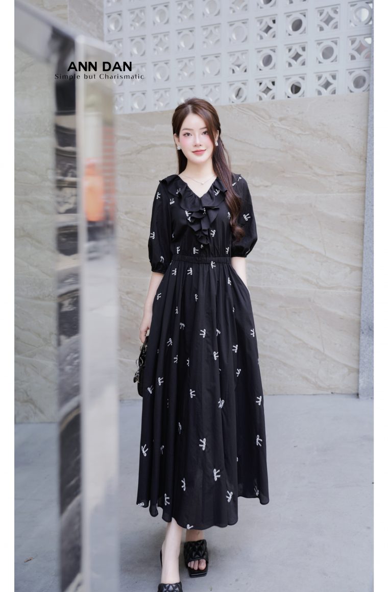Boy thêu đen cổ tim bèo - XL