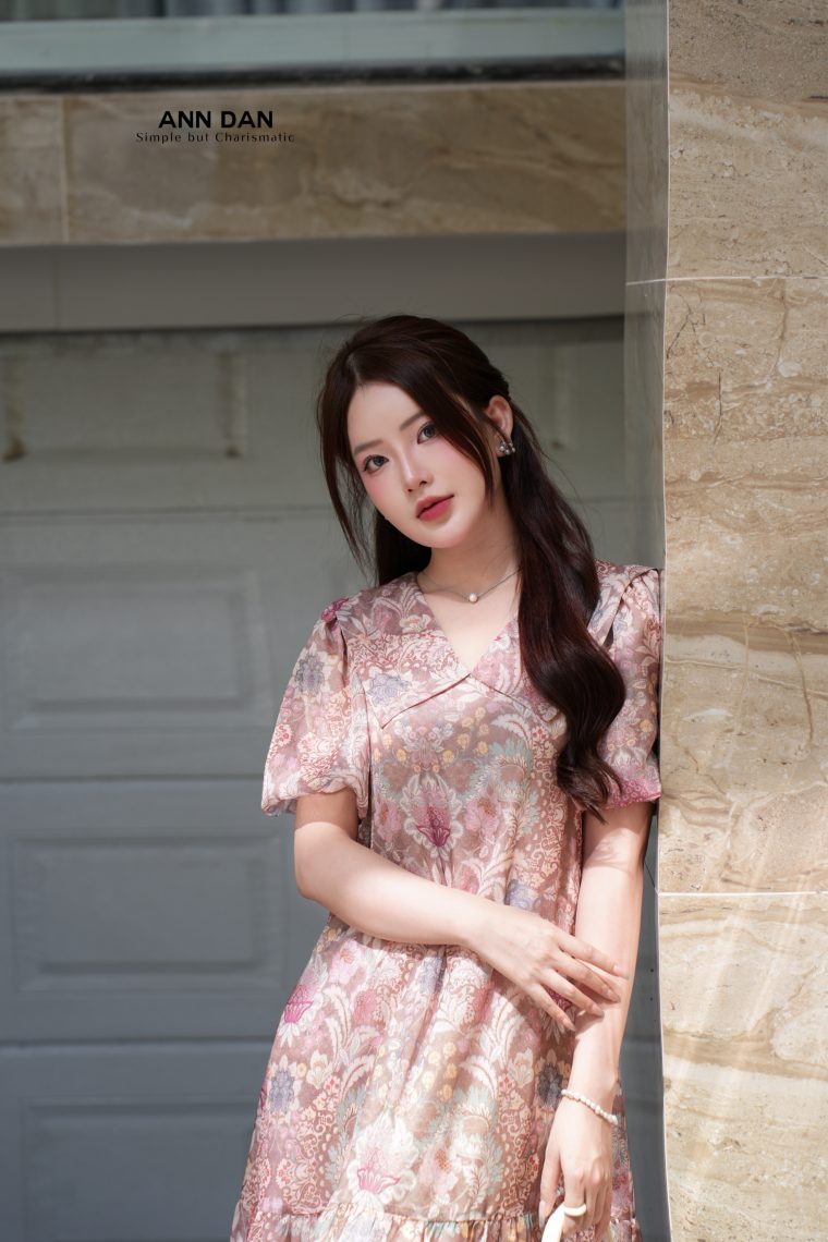 Đầm tơ xước cổ sen vuông 4