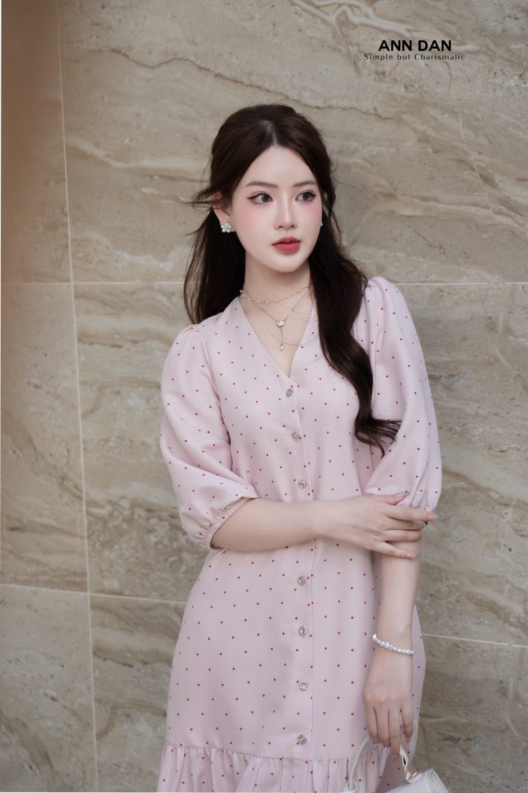 Đầm thô cotton cổ tim chấm bi
