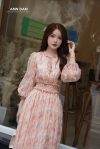 Đầm lụa tơ xước nhún cổ chun eo hoa cúc q