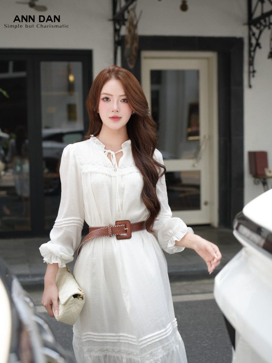 Đầm lụa nhung cổ bèo phối ren kèm đai