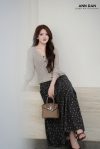 Set cv hoa đen ghi - áo len be -4