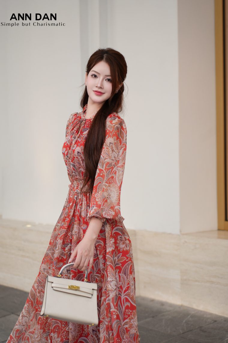 Lụa tơ xước hoa đỏ nhún cổ chun eo - XS
