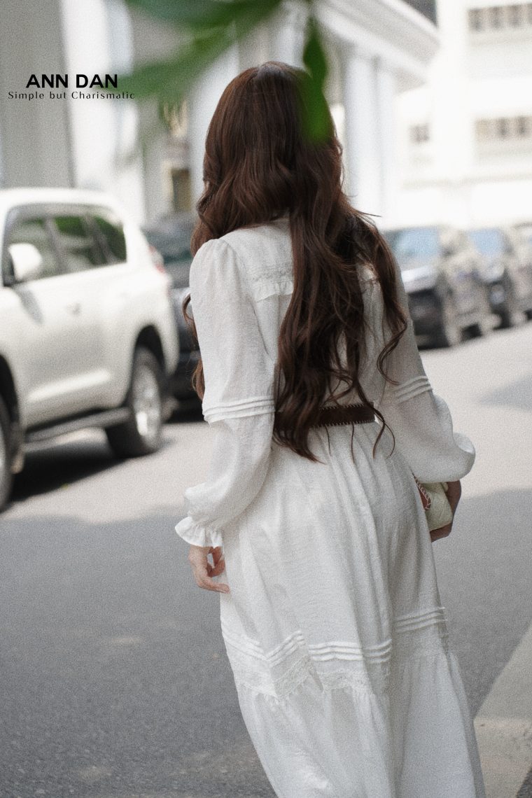 Đầm lụa nhung cổ bèo phối ren kèm đai - Trắng