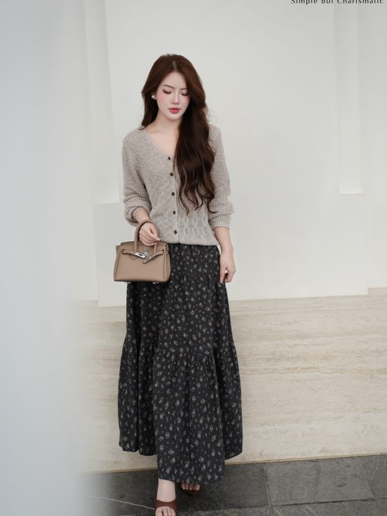 Set cv hoa đen ghi - áo len be - F